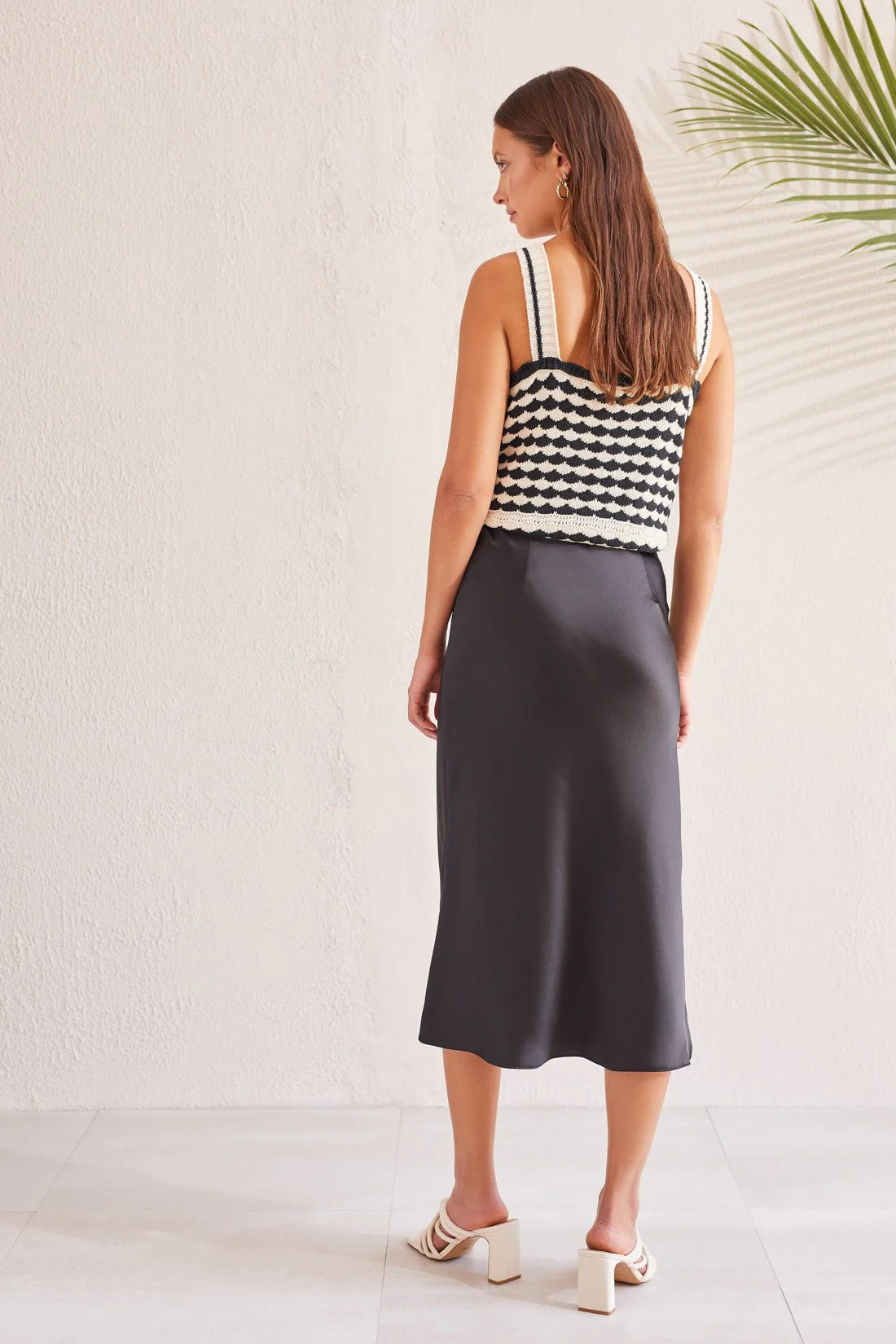 BLACK PULL-ON MIDI SKIRT WITH ELASTIC WAIST